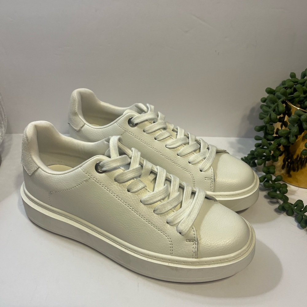 Steve Madden White Leather Sneakers size 7